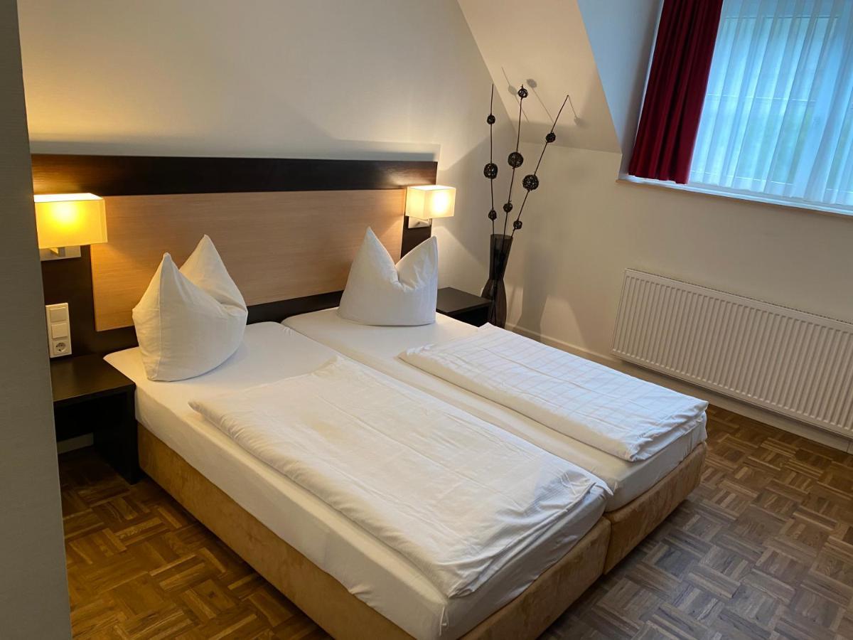 Altes Pfarrhaus Hotel Ernst Ngoại thất bức ảnh