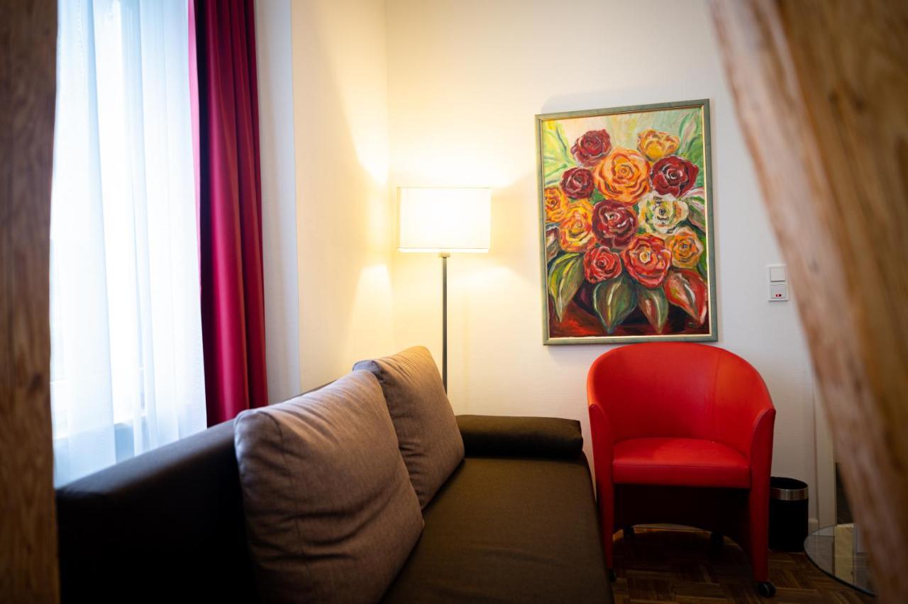 Altes Pfarrhaus Hotel Ernst Ngoại thất bức ảnh