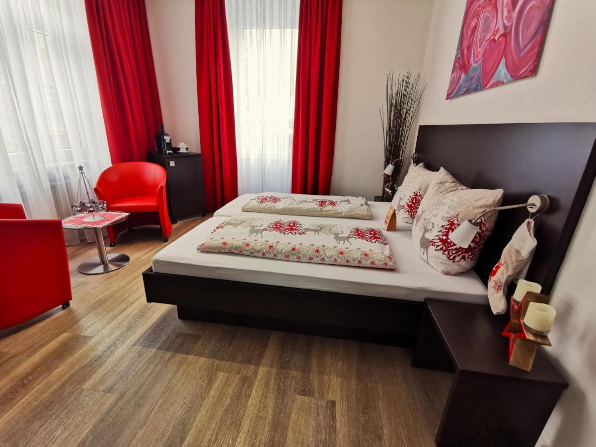 Altes Pfarrhaus Hotel Ernst Ngoại thất bức ảnh